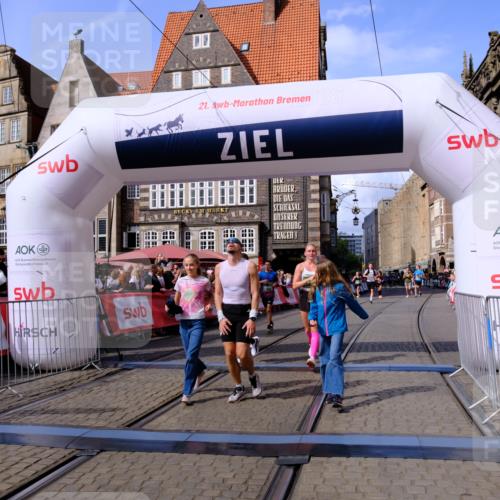 13.09.2026 - 21. swb-Marathon Bremen Tim E. http://msf.ph/oto/10377921 13.09.2026 13:13:33 Ziel 280, 313, 621, 987, 1207, 2130, 2498, 2962, 3566, 3625, 4582, 5345, 5769, 6038, 6394, 7874, 8197, 8291, 8464, 9092 meine-sportfotos.de