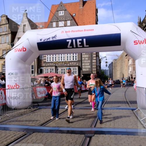 13.09.2026 - 21. swb-Marathon Bremen Tim E. http://msf.ph/oto/10377935 13.09.2026 13:13:33 Ziel 280, 313, 621, 987, 1207, 2130, 2498, 2962, 3566, 3625, 4582, 5345, 5769, 6038, 6394, 7874, 8197, 8291, 8464, 9092 meine-sportfotos.de