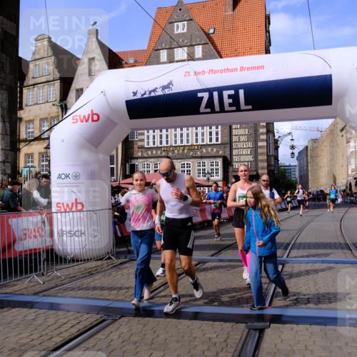 13.09.2026 - 21. swb-Marathon Bremen Tim E. http://msf.ph/oto/10377973 13.09.2026 13:13:33 Ziel 280, 313, 621, 987, 1207, 2130, 2498, 2962, 3566, 3625, 4582, 5345, 5769, 6038, 6394, 7874, 8197, 8291, 8464, 9092 meine-sportfotos.de