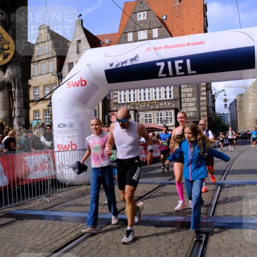 13.09.2026 - 21. swb-Marathon Bremen Tim E. http://msf.ph/oto/10378005 13.09.2026 13:13:34 Ziel 280, 313, 621, 987, 1207, 2130, 2360, 2498, 2962, 3566, 3625, 4582, 5345, 5769, 6038, 6394, 7874, 8197, 8291, 8464, 9092 meine-sportfotos.de