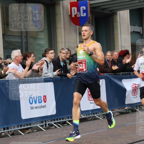 13.09.2026 - 21. swb-Marathon Bremen Strokosch-Dieckow http://msf.ph/oto/10378042 13.09.2026 12:36:02 Ziel 245, 1238, 1670 meine-sportfotos.de