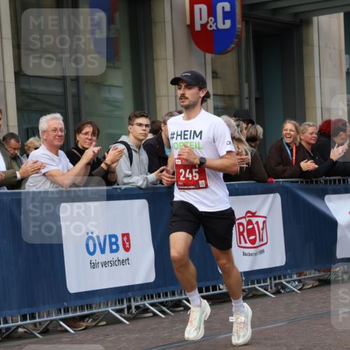 13.09.2026 - 21. swb-Marathon Bremen Strokosch-Dieckow http://msf.ph/oto/10378087 13.09.2026 12:36:03 Ziel 245, 1238, 1670 meine-sportfotos.de