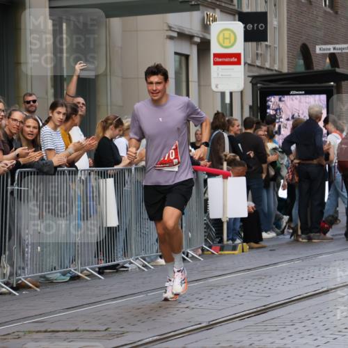 13.09.2026 - 21. swb-Marathon Bremen Strokosch-Dieckow http://msf.ph/oto/10378153 13.09.2026 12:36:08 Ziel 245, 1238, 1670 meine-sportfotos.de