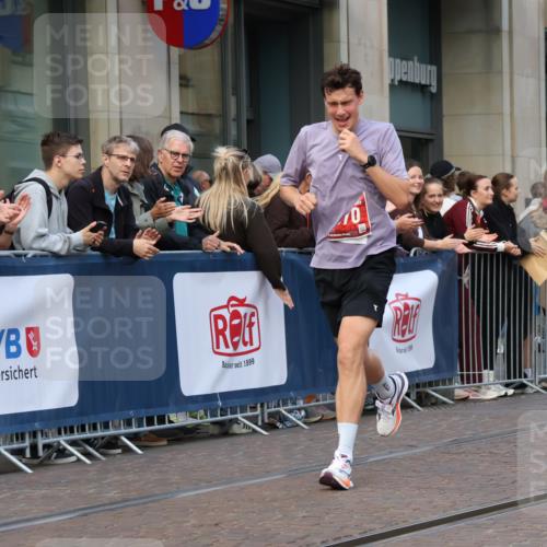 13.09.2026 - 21. swb-Marathon Bremen Strokosch-Dieckow http://msf.ph/oto/10378254 13.09.2026 12:36:11 Ziel 245, 1670 meine-sportfotos.de