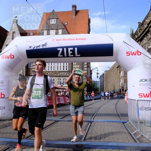 13.09.2026 - 21. swb-Marathon Bremen Tim E. http://msf.ph/oto/10378302 13.09.2026 13:13:41 Ziel 280, 621, 779, 2130, 2360, 2882, 2962, 3566, 5345, 6038, 6394, 6407, 8197, 8464, 8477, 8568, 8963 meine-sportfotos.de