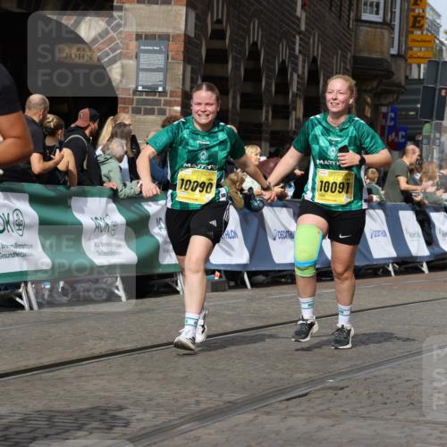 13.09.2026 - 21. swb-Marathon Bremen Strokosch-Dieckow http://msf.ph/oto/10378363 13.09.2026 11:03:50 Ziel 10092, 10187, 10309, 10327, 10420, 10569, 10902, 10904, 10950, 11211, 11411, 11595, 11598, 11655, 11746, 11773, 12074, 12184, 12185, 12611, 10152, 10403, 10607, 10659, 10720, 10726, 10912, 10913, 10918, 11149, 11318, 11319, 11325, 11451, 11470, 11471, 11511, 11618, 11909, 11967, 12140, 12260, 12392, 12433, 12504 meine-sportfotos.de