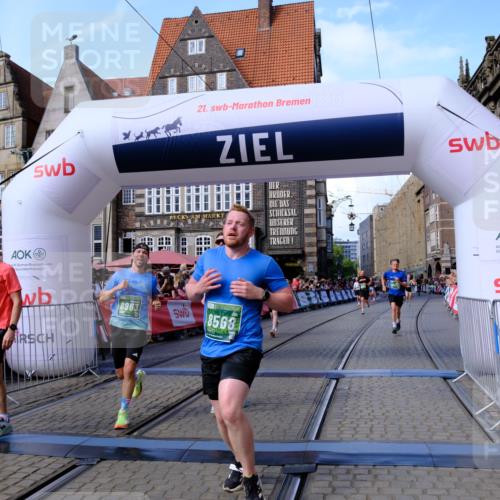 13.09.2026 - 21. swb-Marathon Bremen Tim E. http://msf.ph/oto/10378465 13.09.2026 13:13:49 Ziel 779, 2130, 2360, 2401, 2767, 2882, 6407, 7493, 8477, 8568, 8840, 8963, 9442, 13099 meine-sportfotos.de