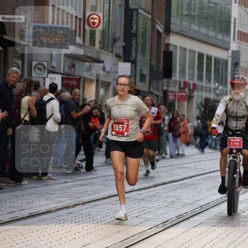 13.09.2026 - 21. swb-Marathon Bremen Strokosch-Dieckow http://msf.ph/oto/10378503 13.09.2026 12:37:37 Ziel 1766, 513, 1766, 1957 meine-sportfotos.de