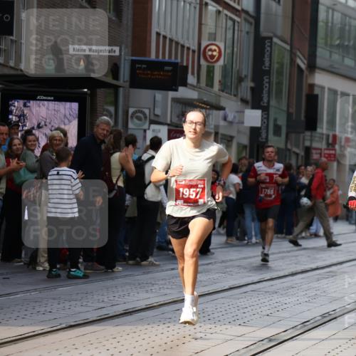 13.09.2026 - 21. swb-Marathon Bremen Strokosch-Dieckow http://msf.ph/oto/10378521 13.09.2026 12:37:38 Ziel 513, 1766, 1957 meine-sportfotos.de