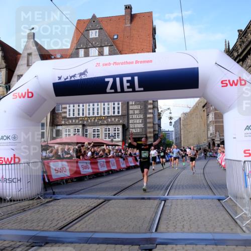 13.09.2026 - 21. swb-Marathon Bremen Tim E. http://msf.ph/oto/10378526 13.09.2026 13:13:52 Ziel 779, 2360, 2401, 2767, 2882, 3413, 6407, 7493, 7707, 8477, 8568, 8840, 8963, 9442, 13099 meine-sportfotos.de