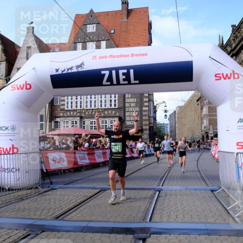 13.09.2026 - 21. swb-Marathon Bremen Tim E. http://msf.ph/oto/10378583 13.09.2026 13:13:53 Ziel 779, 2360, 2401, 2767, 2882, 3413, 6407, 7493, 7707, 8477, 8568, 8840, 8963, 9442, 13099 meine-sportfotos.de