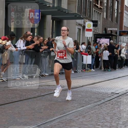 13.09.2026 - 21. swb-Marathon Bremen Strokosch-Dieckow http://msf.ph/oto/10378633 13.09.2026 12:37:40 Ziel 513, 1766, 1957 meine-sportfotos.de