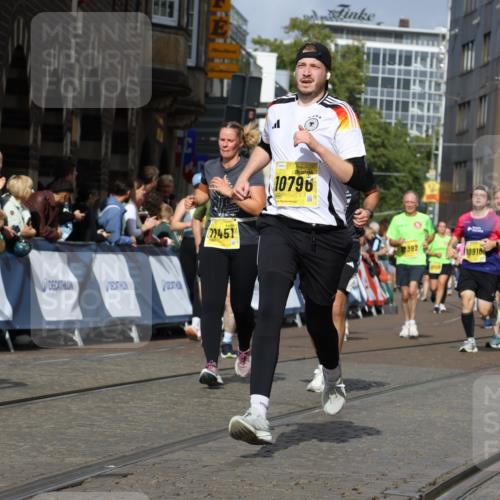 13.09.2026 - 21. swb-Marathon Bremen Strokosch-Dieckow http://msf.ph/oto/10378707 13.09.2026 11:03:58 Ziel 10090, 10091, 10327, 10420, 10569, 10796, 10902, 10950, 11211, 11411, 11595, 11655, 11746, 11868, 12074, 10291, 10390, 10516, 10671, 10672, 10726, 10912, 10913, 11221, 11318, 11539, 11726, 11909, 12001, 12103, 12113, 12140, 12276 meine-sportfotos.de