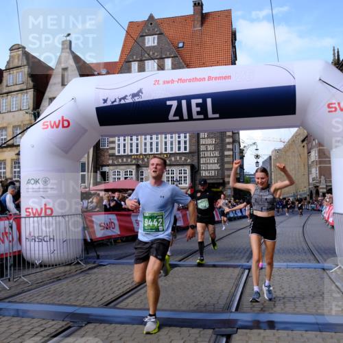 13.09.2026 - 21. swb-Marathon Bremen Tim E. http://msf.ph/oto/10378717 13.09.2026 13:13:55 Ziel 779, 2401, 2767, 2882, 3413, 6407, 7493, 7707, 8477, 8568, 8840, 8963, 9442, 9884, 13099 meine-sportfotos.de