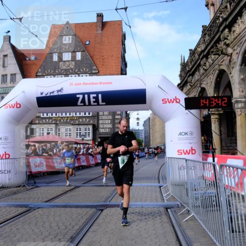 13.09.2026 - 21. swb-Marathon Bremen Tim E. http://msf.ph/oto/10378803 13.09.2026 13:14:04 Ziel 524, 670, 683, 1704, 1707, 1937, 2422, 2767, 3236, 3413, 5443, 6451, 7210, 7283, 7707, 9635, 9884, 13099 meine-sportfotos.de