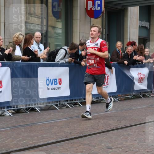 13.09.2026 - 21. swb-Marathon Bremen Strokosch-Dieckow http://msf.ph/oto/10378827 13.09.2026 12:37:50 Ziel 1766 meine-sportfotos.de
