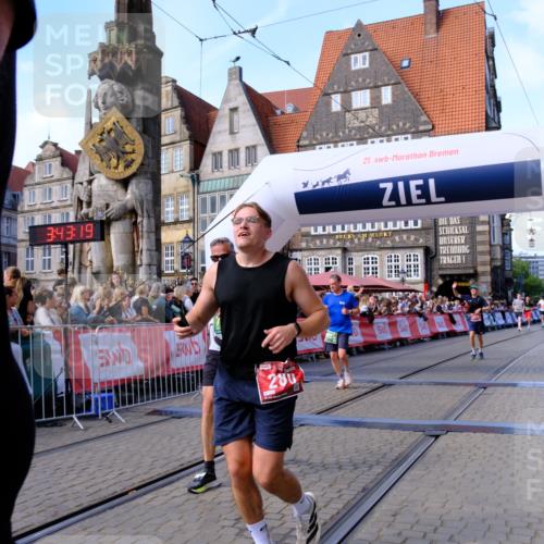 13.09.2026 - 21. swb-Marathon Bremen Tim E. http://msf.ph/oto/10378858 13.09.2026 13:14:07 Ziel 524, 670, 683, 1704, 1707, 1937, 2422, 3236, 3413, 5443, 6451, 7210, 7283, 7707, 9426, 9635, 9884, 13099 meine-sportfotos.de