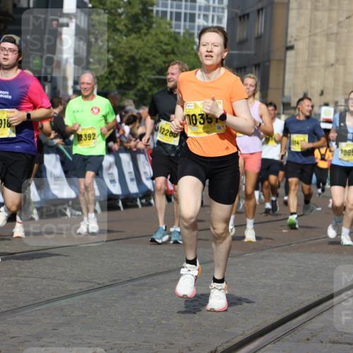 13.09.2026 - 21. swb-Marathon Bremen Strokosch-Dieckow http://msf.ph/oto/10378876 13.09.2026 11:04:01 Ziel 10090, 10091, 10327, 10357, 10420, 10429, 10569, 10796, 10902, 10950, 11211, 11411, 11595, 11655, 11746, 11868, 12074, 10182, 10291, 10390, 10516, 10671, 10672, 10726, 10912, 10913, 11221, 11318, 11336, 11539, 11726, 11909, 12001, 12103, 12113, 12276 meine-sportfotos.de
