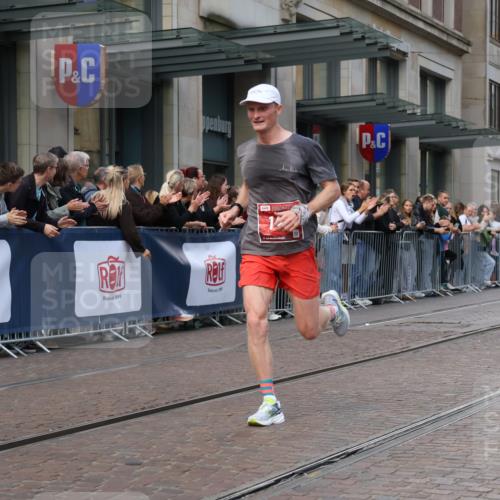 13.09.2026 - 21. swb-Marathon Bremen Strokosch-Dieckow http://msf.ph/oto/10378932 13.09.2026 12:40:26 Ziel 1263, 3662, 4264, 149 meine-sportfotos.de