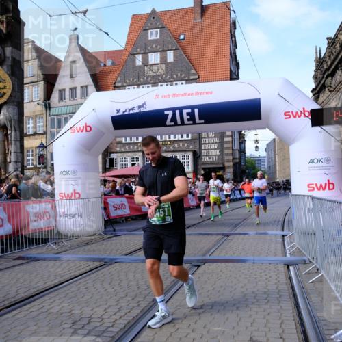 13.09.2026 - 21. swb-Marathon Bremen Tim E. http://msf.ph/oto/10378961 13.09.2026 13:14:12 Ziel 524, 670, 683, 1433, 1704, 1707, 1937, 2422, 2701, 2824, 3236, 5443, 5593, 5610, 6451, 7210, 7283, 7707, 8118, 9426, 9635, 9884, 10105 meine-sportfotos.de