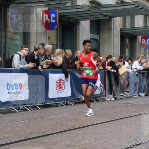 13.09.2026 - 21. swb-Marathon Bremen Strokosch-Dieckow http://msf.ph/oto/10379021 13.09.2026 12:40:28 Ziel 642, 1263, 3662, 4264, 149 meine-sportfotos.de