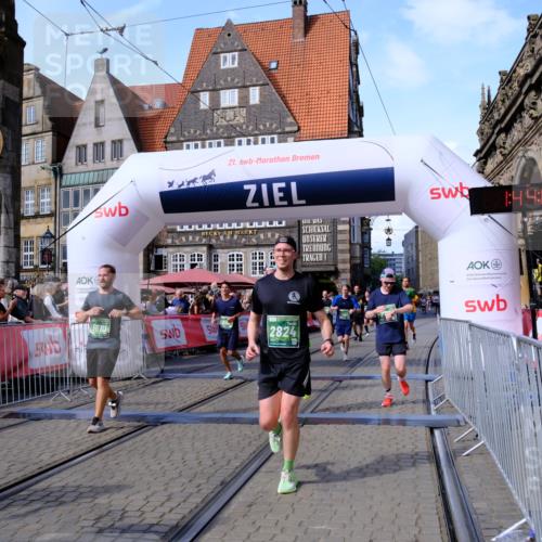 13.09.2026 - 21. swb-Marathon Bremen Tim E. http://msf.ph/oto/10379065 13.09.2026 13:14:25 Ziel 107, 235, 1433, 1542, 1613, 1998, 2043, 2084, 2701, 2824, 2922, 4728, 5593, 5610, 6145, 7029, 7435, 7591, 7963, 8118, 8886, 8919, 9426, 10105 meine-sportfotos.de
