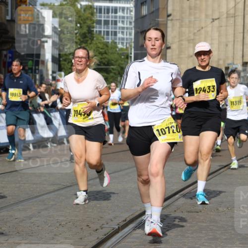 13.09.2026 - 21. swb-Marathon Bremen Strokosch-Dieckow http://msf.ph/oto/10379159 13.09.2026 11:04:07 Ziel 10090, 10091, 10152, 10327, 10357, 10403, 10429, 10569, 10659, 10720, 10796, 10918, 10950, 11149, 11325, 11451, 11511, 11595, 11868, 11967, 12074, 12504, 10182, 10291, 10526, 10613, 11214, 11215, 11221, 11336, 11539, 11720, 11726, 11740, 12001, 12276 meine-sportfotos.de