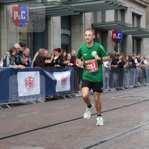 13.09.2026 - 21. swb-Marathon Bremen Strokosch-Dieckow http://msf.ph/oto/10379284 13.09.2026 12:40:58 Ziel 634, 642, 1263, 3662 meine-sportfotos.de