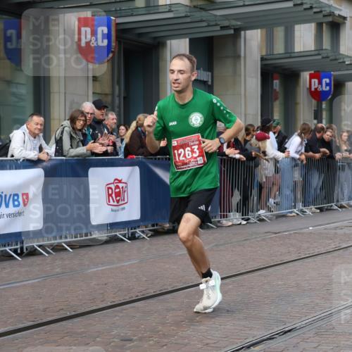 13.09.2026 - 21. swb-Marathon Bremen Strokosch-Dieckow http://msf.ph/oto/10379303 13.09.2026 12:40:58 Ziel 634, 642, 1263, 3662 meine-sportfotos.de