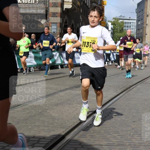 13.09.2026 - 21. swb-Marathon Bremen Strokosch-Dieckow http://msf.ph/oto/10379315 13.09.2026 11:04:11 Ziel 10090, 10091, 10152, 10357, 10403, 10429, 10607, 10659, 10720, 10796, 10918, 11149, 11319, 11325, 11451, 11470, 11471, 11511, 11618, 11868, 11967, 12140, 12260, 12392, 12433, 12504, 10182, 10245, 10291, 10526, 10613, 11214, 11215, 11221, 11248, 11336, 11410, 11720, 11740, 12009, 12929 meine-sportfotos.de