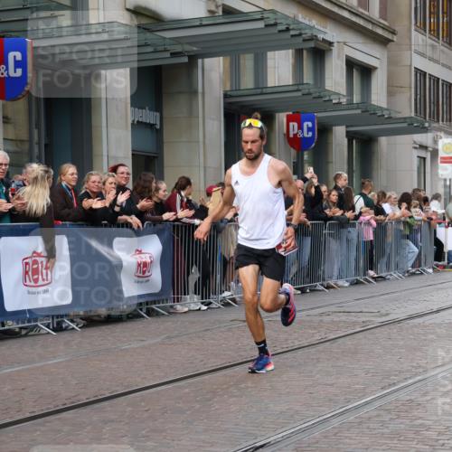 13.09.2026 - 21. swb-Marathon Bremen Strokosch-Dieckow http://msf.ph/oto/10379406 13.09.2026 12:41:11 Ziel 1139, 634, 642 meine-sportfotos.de