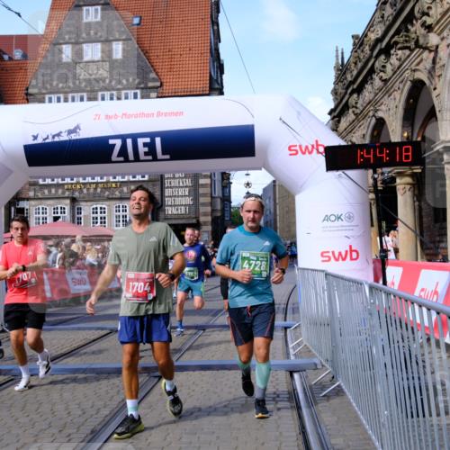 13.09.2026 - 21. swb-Marathon Bremen Tim E. http://msf.ph/oto/10379407 13.09.2026 13:14:40 Ziel 107, 235, 376, 469, 1043, 1125, 1492, 1542, 1814, 1998, 2043, 2084, 2203, 2913, 2922, 3085, 3545, 4452, 4728, 5794, 5836, 5986, 6130, 6506, 7117, 7591, 7659, 7826, 8456, 8919, 9783, 9868 meine-sportfotos.de