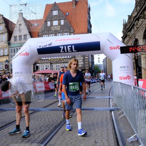 13.09.2026 - 21. swb-Marathon Bremen Tim E. http://msf.ph/oto/10379559 13.09.2026 13:14:50 Ziel 199, 376, 469, 1043, 1125, 1492, 1814, 2251, 2971, 2997, 3012, 3085, 3821, 3834, 4452, 4586, 4685, 5239, 5794, 5836, 6130, 6506, 7117, 7782, 7826, 8366, 8456, 9242, 9868, 10016 meine-sportfotos.de