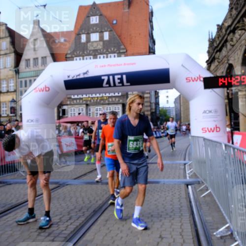 13.09.2026 - 21. swb-Marathon Bremen Tim E. http://msf.ph/oto/10379572 13.09.2026 13:14:51 Ziel 199, 376, 469, 1043, 1125, 1492, 1814, 2251, 2971, 2997, 3012, 3085, 3821, 3834, 4586, 4685, 5239, 5794, 5836, 6130, 6506, 7117, 7782, 7826, 8366, 8456, 9242, 9868, 10016 meine-sportfotos.de