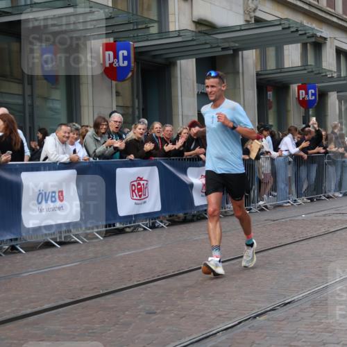13.09.2026 - 21. swb-Marathon Bremen Strokosch-Dieckow http://msf.ph/oto/10379590 13.09.2026 12:41:21 Ziel 129, 1139, 634 meine-sportfotos.de