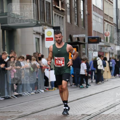 13.09.2026 - 21. swb-Marathon Bremen Strokosch-Dieckow http://msf.ph/oto/10379665 13.09.2026 12:41:33 Ziel 129, 1139 meine-sportfotos.de