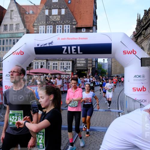 13.09.2026 - 21. swb-Marathon Bremen Tim E. http://msf.ph/oto/10379805 13.09.2026 13:15:17 Ziel 889, 1510, 1748, 2383, 3206, 3504, 3717, 4226, 4382, 4569, 4968, 4992, 5294, 5298, 5315, 5417, 5471, 5796, 6351, 6379, 6404, 6521, 6528, 6717, 7190, 7432, 8238, 8409, 9338, 9363, 9523, 9797, 13141 meine-sportfotos.de