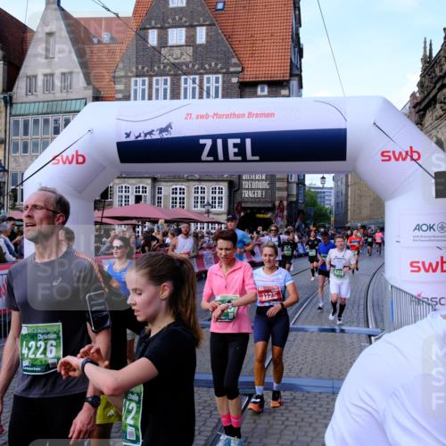 13.09.2026 - 21. swb-Marathon Bremen Tim E. http://msf.ph/oto/10379817 13.09.2026 13:15:17 Ziel 889, 1510, 1748, 2383, 3206, 3504, 3717, 4226, 4382, 4569, 4968, 4992, 5294, 5298, 5315, 5417, 5471, 5796, 6351, 6379, 6404, 6521, 6528, 6717, 7190, 7432, 8238, 8409, 9338, 9363, 9523, 9797, 13141 meine-sportfotos.de