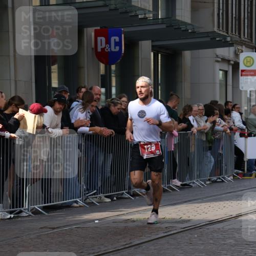 13.09.2026 - 21. swb-Marathon Bremen Strokosch-Dieckow http://msf.ph/oto/10379909 13.09.2026 12:41:56 Ziel 129, 1139 meine-sportfotos.de