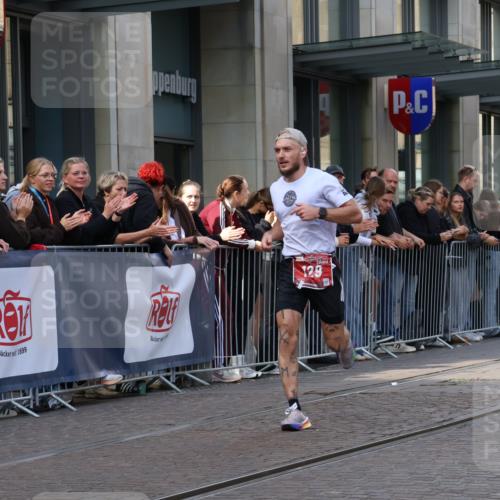 13.09.2026 - 21. swb-Marathon Bremen Strokosch-Dieckow http://msf.ph/oto/10379965 13.09.2026 12:41:57 Ziel 129 meine-sportfotos.de
