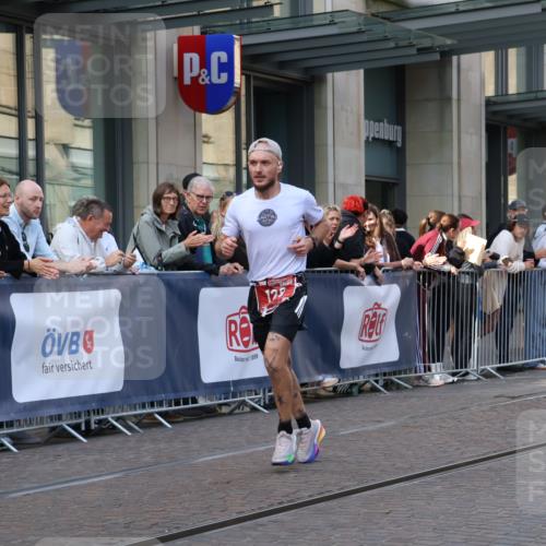 13.09.2026 - 21. swb-Marathon Bremen Strokosch-Dieckow http://msf.ph/oto/10380019 13.09.2026 12:41:58 Ziel 129 meine-sportfotos.de