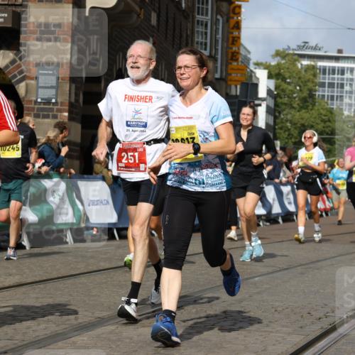 13.09.2026 - 21. swb-Marathon Bremen Strokosch-Dieckow http://msf.ph/oto/10380142 13.09.2026 11:04:30 Ziel 10182, 10291, 10390, 10516, 10613, 10671, 10672, 10726, 10912, 10913, 11221, 11318, 11336, 11539, 11720, 11726, 11909, 12001, 12103, 12113, 12140, 12276, 10160, 10283, 10481, 10711, 10877, 11114, 11364, 11366, 11592, 11705, 11761, 11991 meine-sportfotos.de