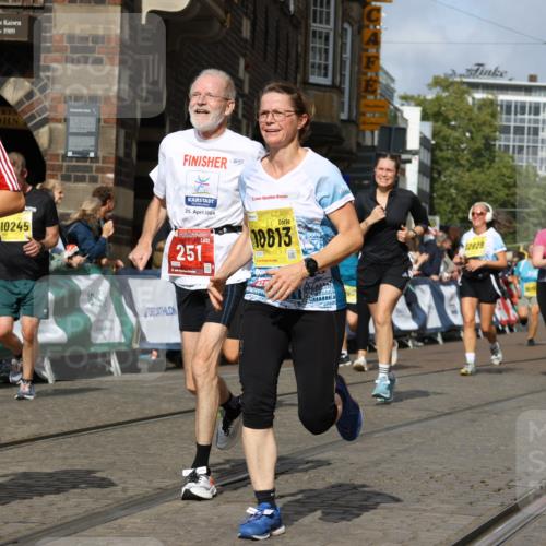 13.09.2026 - 21. swb-Marathon Bremen Strokosch-Dieckow http://msf.ph/oto/10380158 13.09.2026 11:04:30 Ziel 10182, 10291, 10390, 10516, 10613, 10671, 10672, 10726, 10912, 10913, 11221, 11318, 11336, 11539, 11720, 11726, 11909, 12001, 12103, 12113, 12140, 12276, 10160, 10283, 10481, 10711, 10877, 11114, 11364, 11366, 11592, 11705, 11761, 11991 meine-sportfotos.de