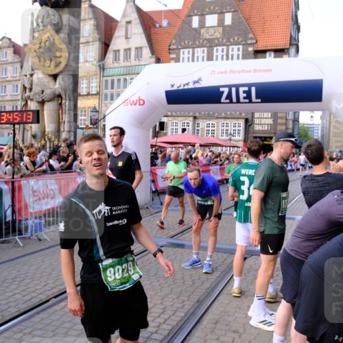 13.09.2026 - 21. swb-Marathon Bremen Tim E. http://msf.ph/oto/10380184 13.09.2026 13:16:02 Ziel 982, 1033, 1445, 2733, 3119, 3422, 3536, 3689, 3836, 3991, 4573, 5474, 5533, 5588, 6162, 6481, 6515, 7203, 9029, 9122, 9475, 9777, 13249 meine-sportfotos.de