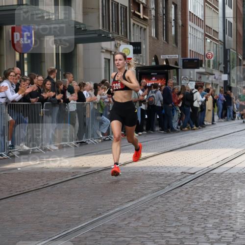 13.09.2026 - 21. swb-Marathon Bremen Strokosch-Dieckow http://msf.ph/oto/10380196 13.09.2026 12:42:51 Ziel 206, 236 meine-sportfotos.de