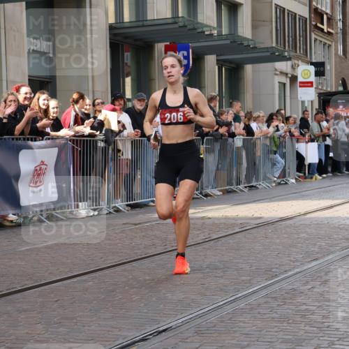 13.09.2026 - 21. swb-Marathon Bremen Strokosch-Dieckow http://msf.ph/oto/10380288 13.09.2026 12:42:52 Ziel 206, 236 meine-sportfotos.de