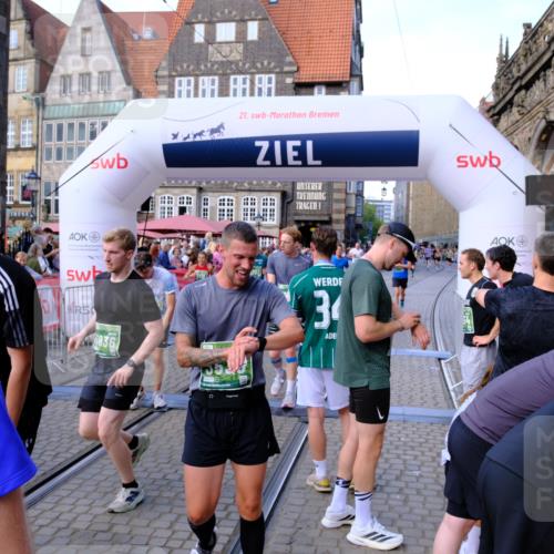 13.09.2026 - 21. swb-Marathon Bremen Tim E. http://msf.ph/oto/10380300 13.09.2026 13:16:08 Ziel 145, 982, 1033, 1955, 2733, 3119, 3149, 3422, 3536, 3689, 3836, 3991, 4573, 4823, 5430, 5474, 5533, 5588, 5913, 6481, 6515, 7307, 7413, 9122, 9278, 13149, 13249 meine-sportfotos.de