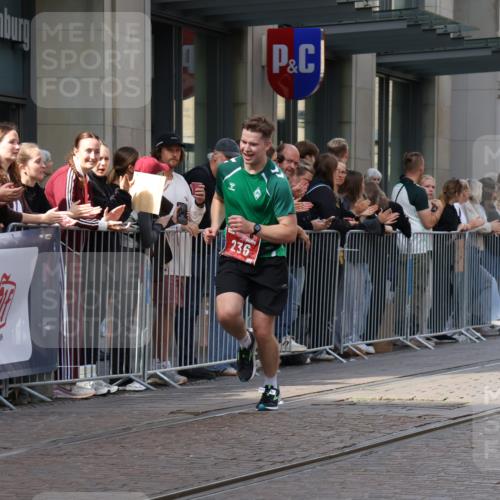 13.09.2026 - 21. swb-Marathon Bremen Strokosch-Dieckow http://msf.ph/oto/10380341 13.09.2026 12:43:00 Ziel 236 meine-sportfotos.de