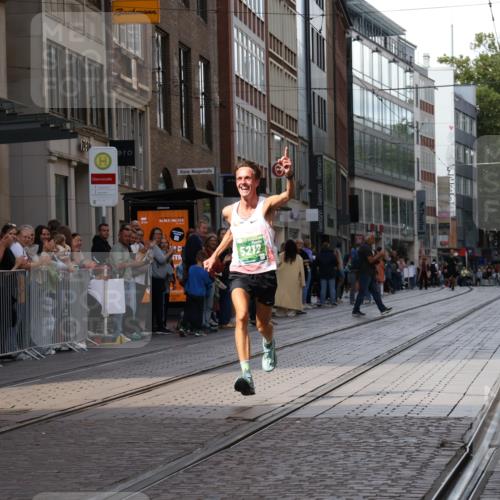 13.09.2026 - 21. swb-Marathon Bremen Strokosch-Dieckow http://msf.ph/oto/10380517 13.09.2026 12:43:30 Ziel 1567, 5212 meine-sportfotos.de