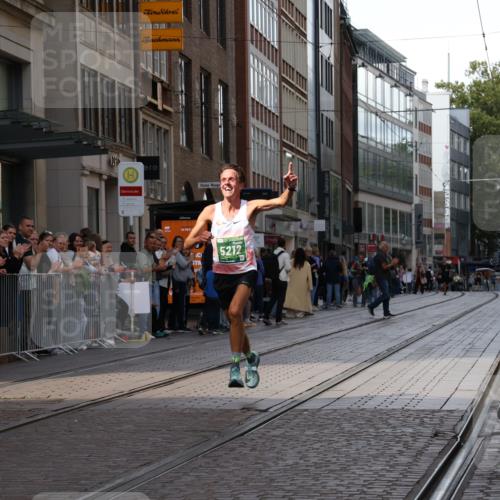 13.09.2026 - 21. swb-Marathon Bremen Strokosch-Dieckow http://msf.ph/oto/10380533 13.09.2026 12:43:30 Ziel 1567, 5212 meine-sportfotos.de
